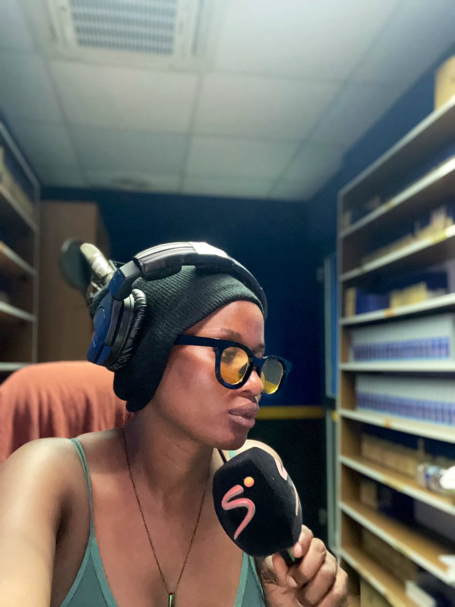 OfficialSuo's tweet image. Leaving this here just cos: Soft,simple, play by play action storytelling approach to #Live football audio- descriptive commentary as I believe say no be everything,every game &amp;amp; everytime one gats start with full press,full voltage “shout shout”vibe.
 
#PidginCommentary

#Kpoko🌺