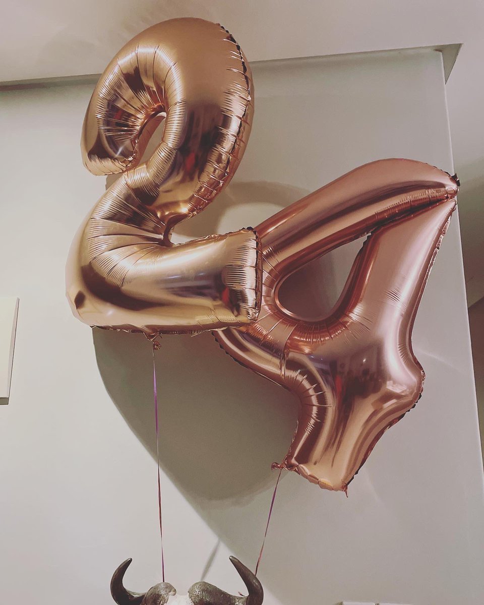 QueMsweli's tweet photo. Turned 24 this weekend!🎁🥳💃🏽❤️ https://t.co/xPONRBncCk