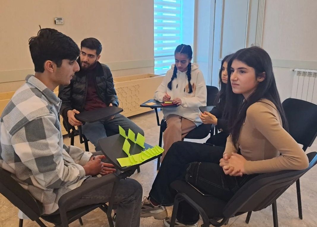 XZaliyeva's tweet photo. Regionlarda gənclərin özünü inkişaf elətdirə bildiyi, yeni dostlar qazana bildiyi, yaradıcılıqlarını artıra bildiyi bu cür faydalı qurum bağlanmasın. 
@presidentaz @1VicePresident @LeylaAliyeva_  @Youthfund_Az @AzerbaijanPA
#GİKM #GİKMbağlanmasın #GİKMbaghlanmasin #Azerbaijan
🇦🇿 https://t.co/EvOlxiwdxR