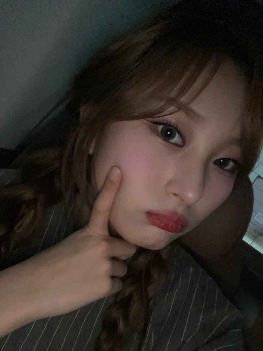I_m_chillin's tweet photo. 윌링💚
오늘도 너무 고마워요!!
사진이 되게 새벽에 찍은 사진처럼 나왔어요ㅎㅎㅎ 지하주차장에서 찍어서 그런가봐요!! 오늘두 너무너무 사랑하구 좋아하구 아껴요❤️
남은 일요일 즐겁게 보내구 월요일부터 다시 화이팅하자구요!! 아자아자!!

#ICHILLIN #아이칠린 #CHOWON #초원 https://t.co/l9WffP7Bm9