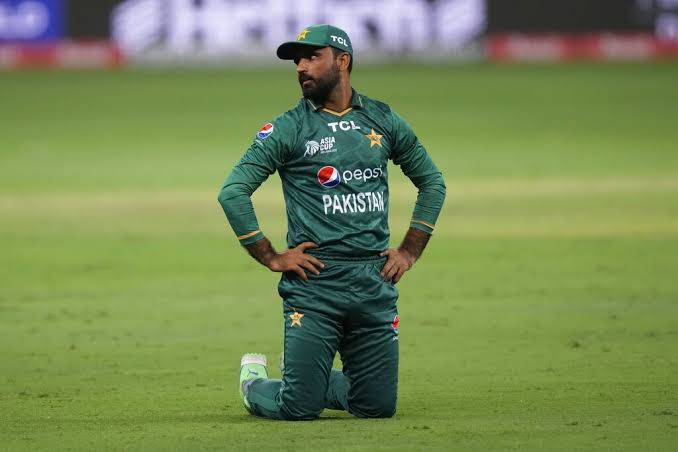 Fakhar's Number when he got dropped from Team after T20 Series vs Zim (2020)

Last  17 Games (As Opener)
192 Runs
St R 110
Avg 12.00

Later on Rizwan replaced him won a game in 🇳🇿 scored 89 and check his numbers now.

Fakhar came back after good PSL5 and started playing at No 3