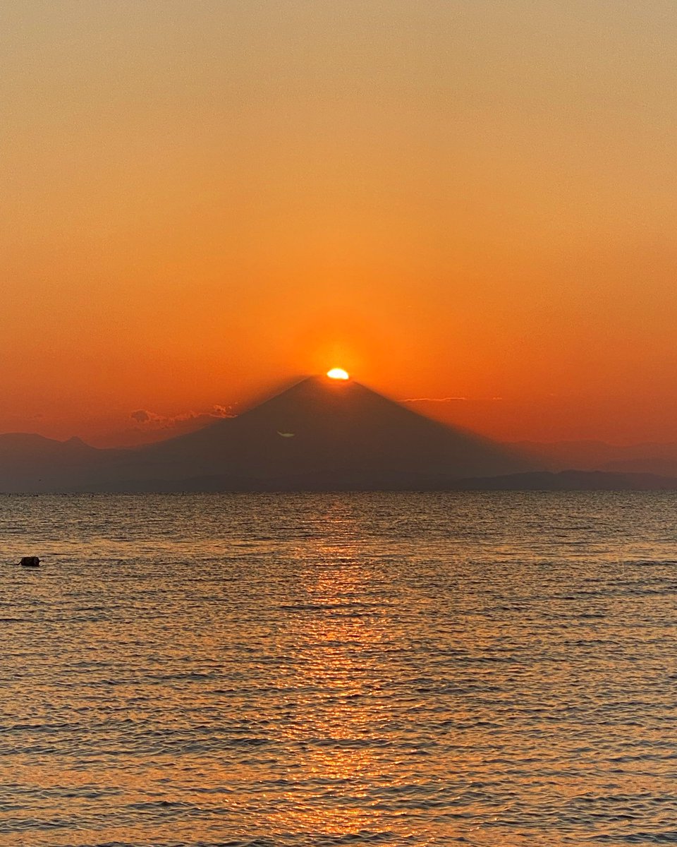 Kaizerkunkun's tweet photo. ダイヤモンド富士🙏 https://t.co/FAVIzZB3bN