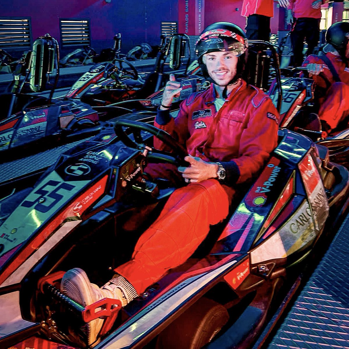 GaslyNews's tweet photo. Hier, Pierre était l'invité de Carlos Sainz, avec qui il a partagé une session de karting sur le @CSainz_Karting ! 🏎🇪🇦

(📸 @Carlossainz55) #F1 #PG10 #Alpine https://t.co/wCN966BagN