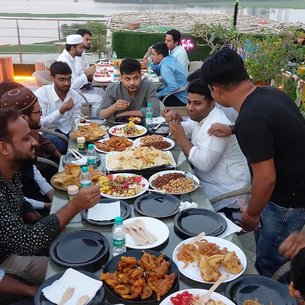 jpacjamia's tweet photo. Glimpses from last evening Dawat-e-Iftar organised by Jamia Patrkarita Alumni Club at Skylawn Cafe Thank you all for your warm response.
#jpacjamia https://t.co/Ygn5yKVEIH