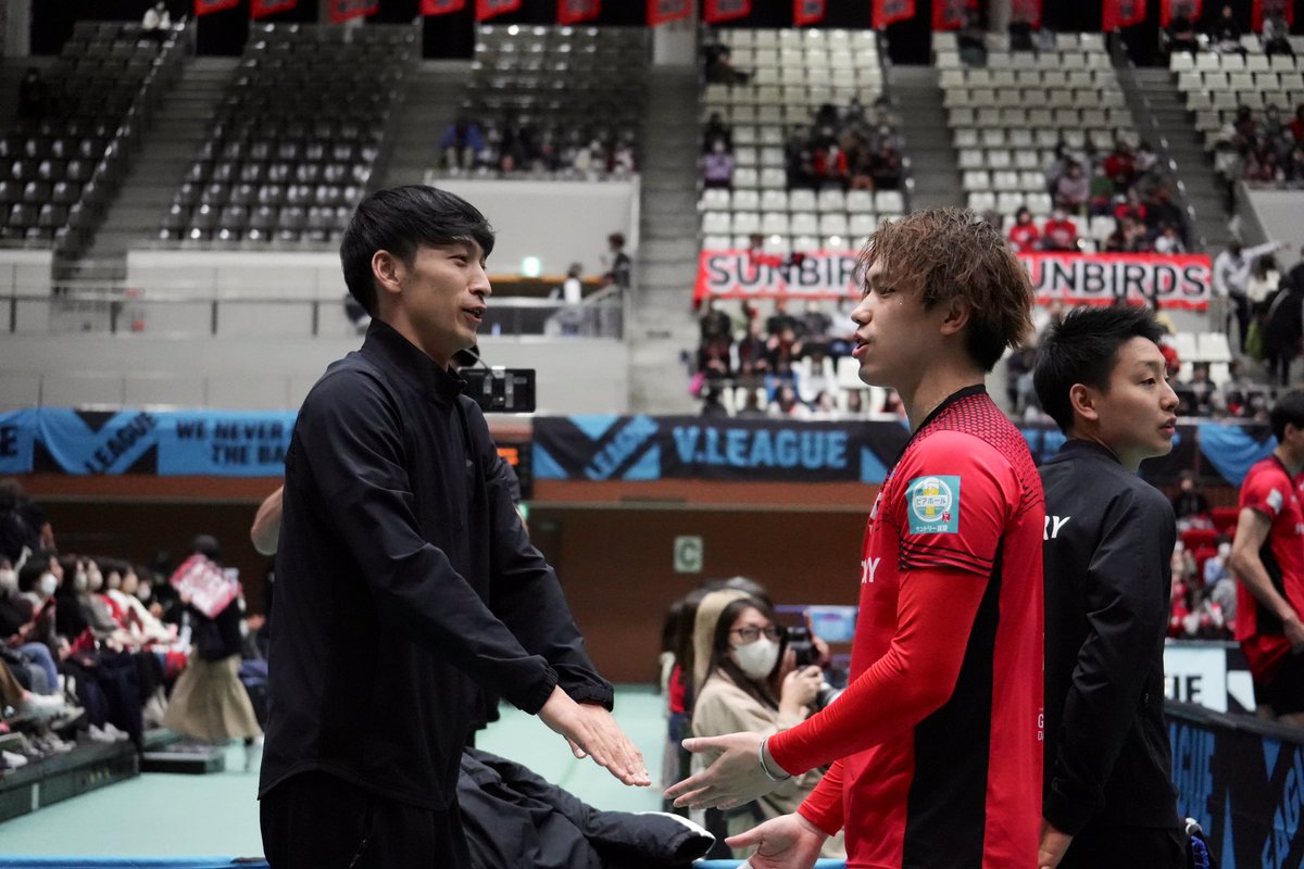 krfiql's tweet photo. ベンチアウト含め全員と試合前ハイタッチしてた大宅くんあまりにもキャプテン https://t.co/G9RVrKpzZl