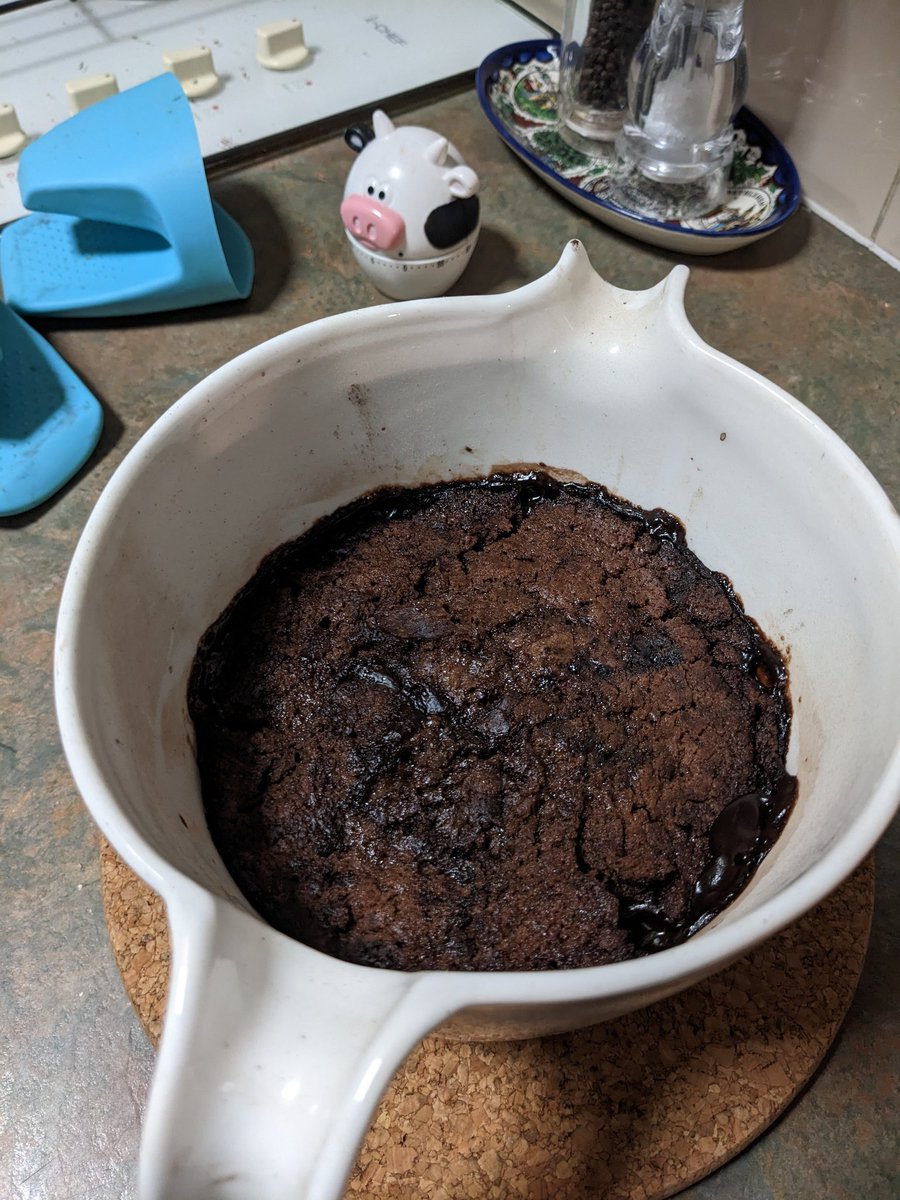 There having been no Easter eggs in my house today, it seems only reasonable to have choc self-saucing pudding for #roubaixsnacks #sbscycling #couchpeloton