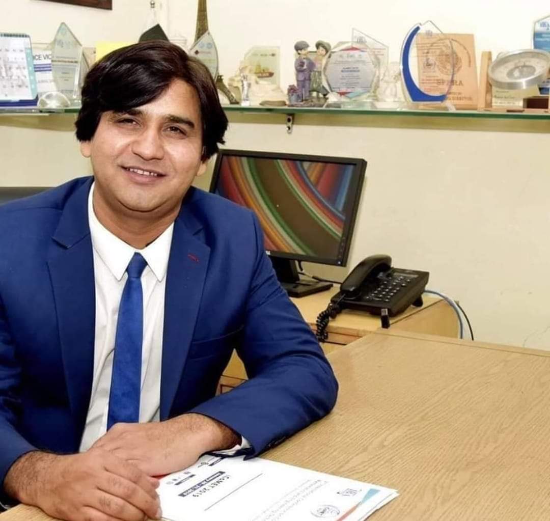 SindhiAsim1's tweet photo. Dr Ajmal Sawand dreamed of opening an IBA institute in #Kandhkot  -giving quality education in villages. He was simply a ray of hope -but what we owe to him and our Sindh to at least make sure that no other being become victim of #Tribalism and #Feudalism 

#JusticeForAjmalSawand https://t.co/8X70Key04D