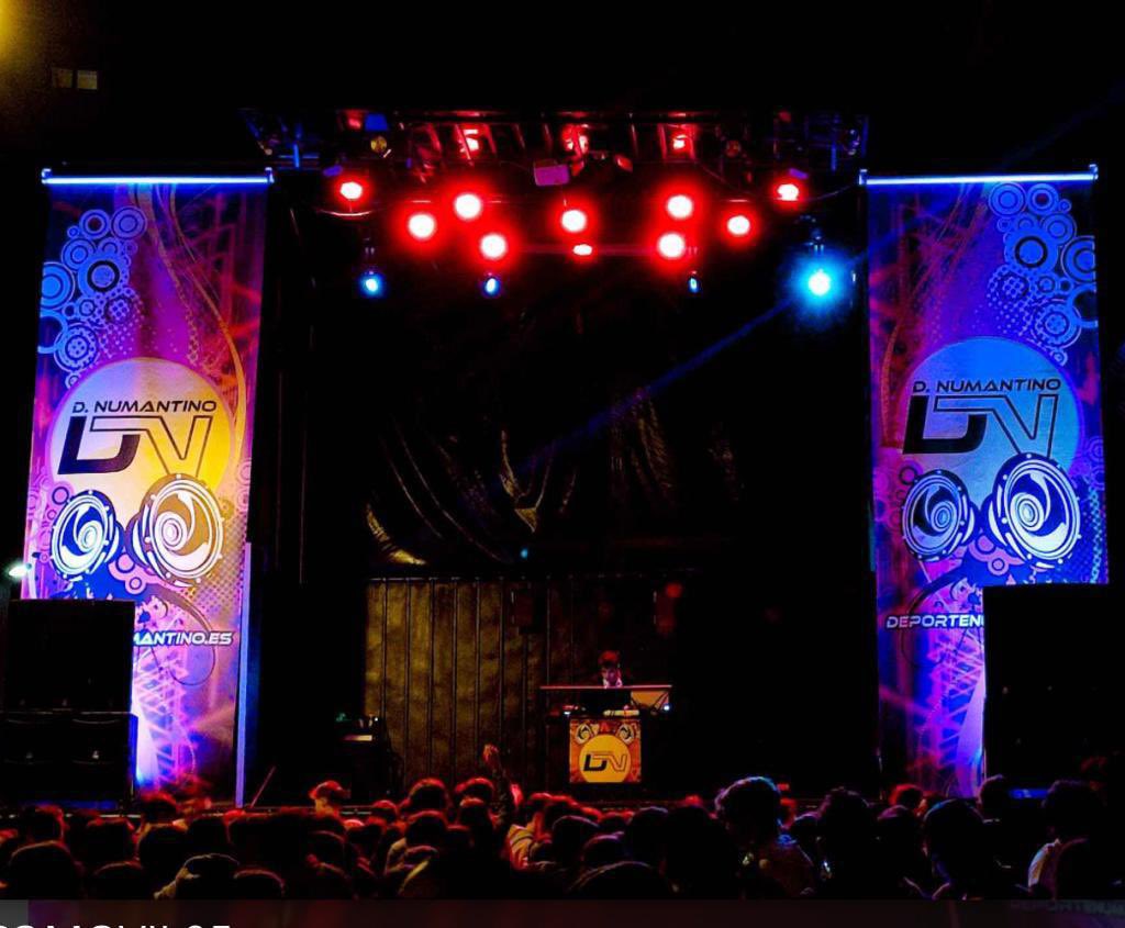 Camión escenario Deporte Numantino.

Para que tus fiestas sean un éxito contacta con nosotros.

deportenumantino.es