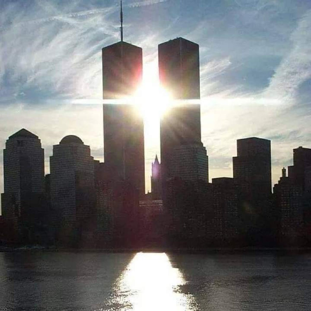 Kristy_tingi's tweet photo. Happy Easter Everyone!🕊
#EasterSunday2023
#TwinTowers 
#NeverForget 🗽🇺🇲 https://t.co/v01x8mFzle