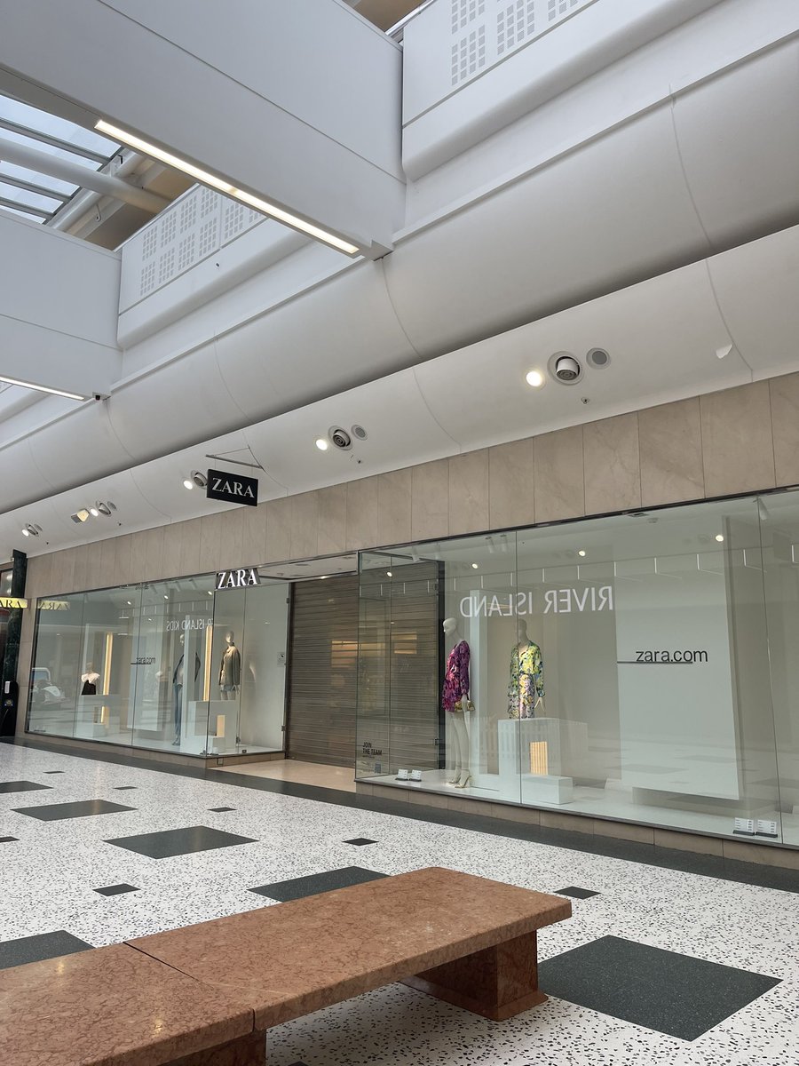 kurtimac90's tweet photo. @ZARA sort your website out! Travelled 30 miles to your store as it showed as being open! Leeds white rose https://t.co/VBN1S5D1o2