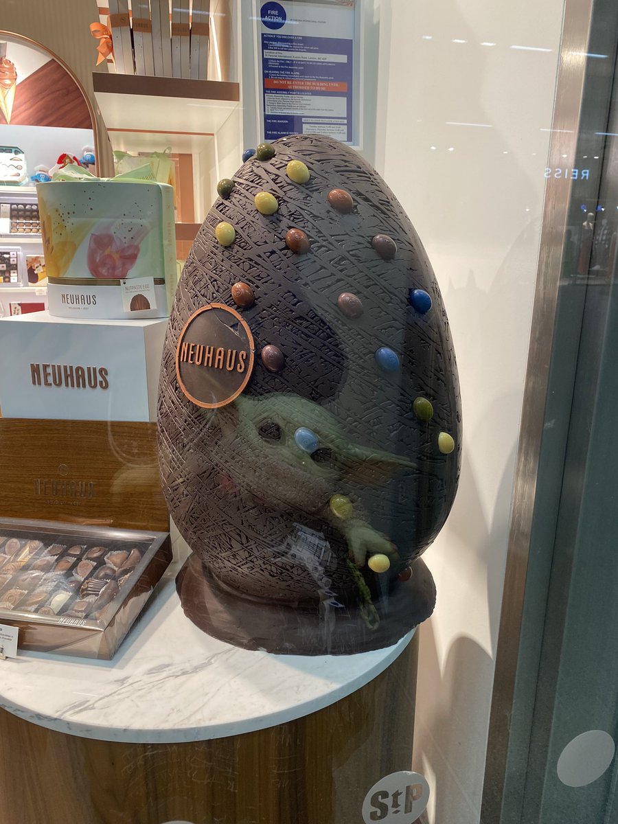 CreativeCatFX's tweet image. Today we’re binging on eggs and streaming #YesSWC2023 

Last night before heading home:
“I wanna Easter egg I wanna Easter egg!” #Grogu