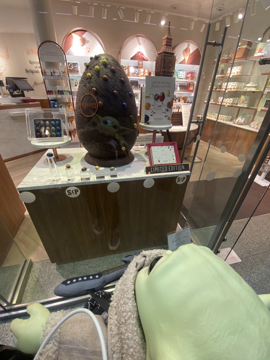 CreativeCatFX's tweet image. Today we’re binging on eggs and streaming #YesSWC2023 

Last night before heading home:
“I wanna Easter egg I wanna Easter egg!” #Grogu