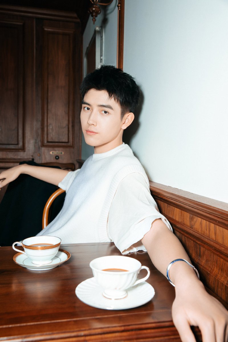 dailycfy's tweet photo. [official] 230409 #chenfeiyu studio 🚀 

(3/4)

#陈飞宇0409生日快乐
#陈飞宇 #arthurchen #진비우 #เฉินเฟยอวี่ https://t.co/WdFfFRf4Wq