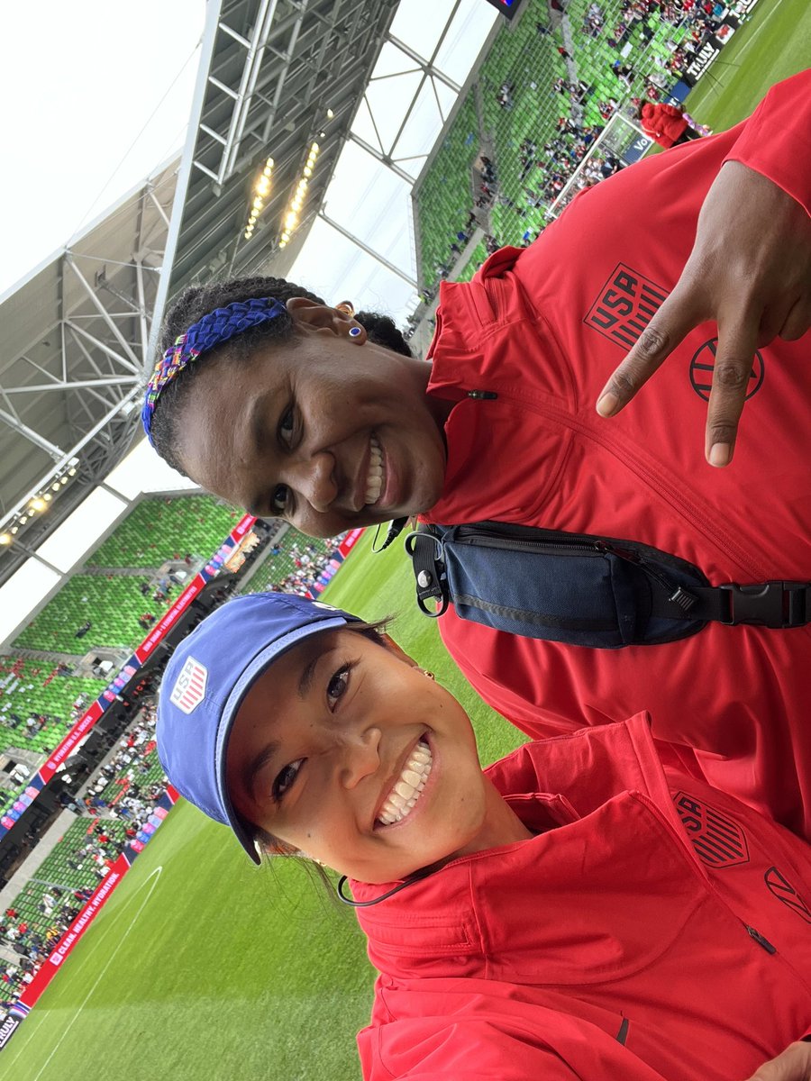 TjongOrthoMD's tweet image. Thankful to be part of this world class medical team 💪🏽 🇺🇸 ⚽️ #AlwaysPossible #FemaleStrong #USWNT #orthotwitter @NMOrthopaedics @NUSportsMed @USWNT