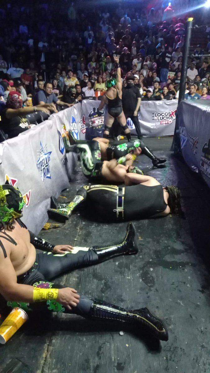 LaTijeraLucha's tweet image. En sensacional triangular de trios el talento de #AAA formado por #Komander, #MyztezyzJr y #Relámpago se llevan la victoria sobre #LaPandemia y las #RaícesPrehispánicas, haciendo vibrar al público se #InvasionIndy y #ProduccionesSanchez que hizo pletórico el #SabadoDeGloria en...