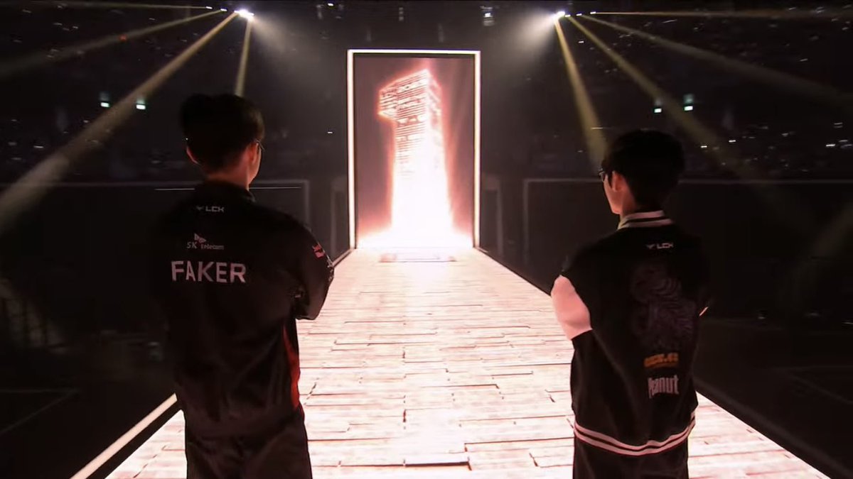 lsheffort's tweet photo. Screaming into the void bc we got faker and peanut standing next to each other again https://t.co/LLQCJcRs8l
