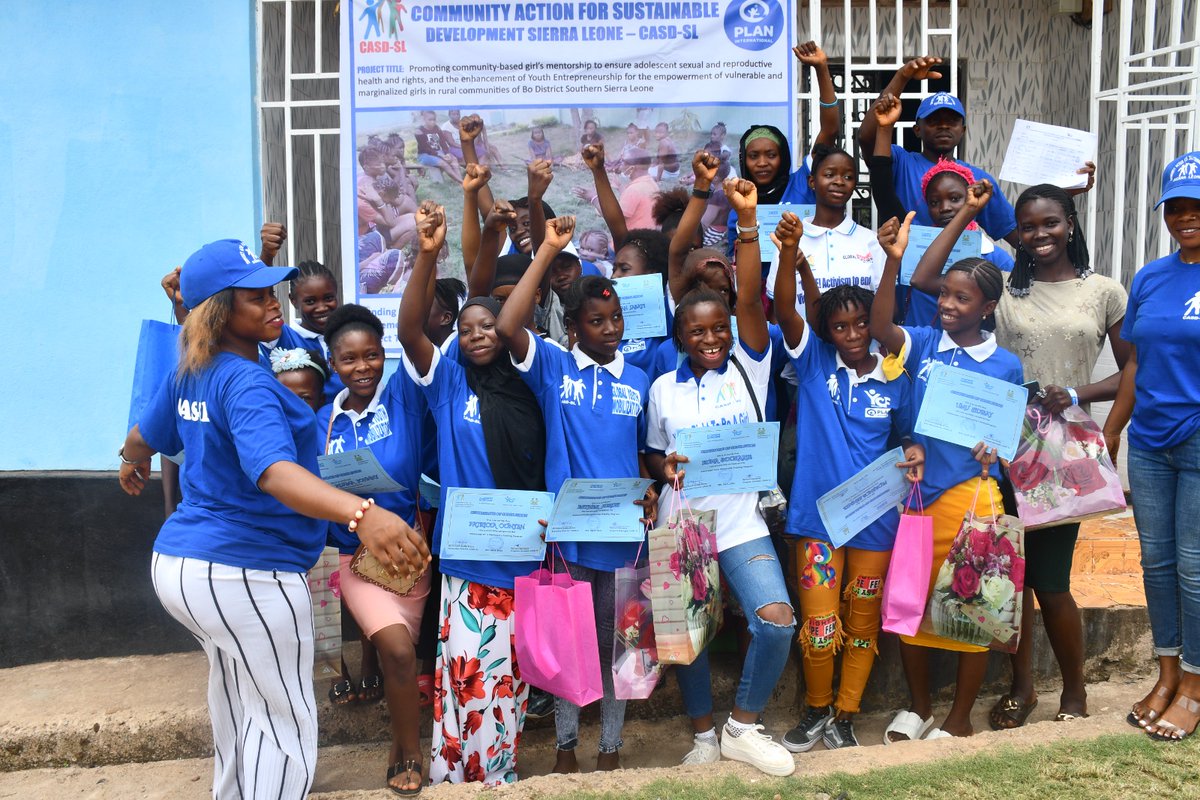 casdsl1's tweet photo. Certification and Distribution of of menstrual hygiene kits to   25  Adolescent girls who went through the six months mentorship class. @AngelProtocol @NadiaRashd @USEmbFreetown @UNFPASierraleon @UNDP SierraLeone @SamuelDakowa @UNICEFSL @UNWOMEN4Youth https://t.co/GEV7MbvIBT