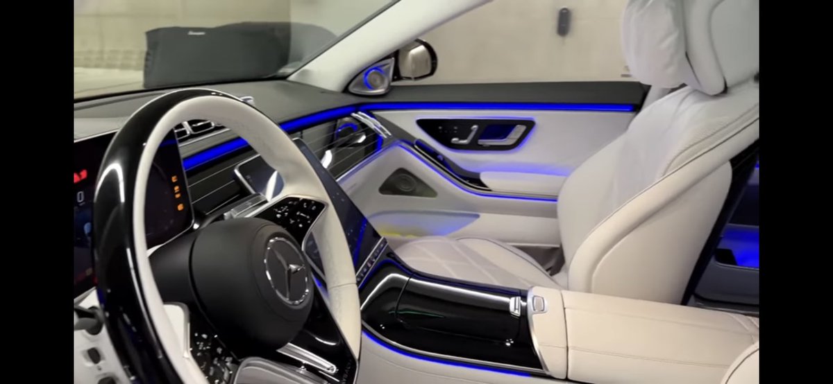 KingFlippaAK's tweet image. Maybach beauty an luxury  #FreeHumans