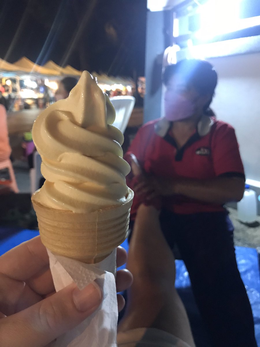 chriswotton's tweet photo. Grilled jellyfish, green popsicles, durian ice cream, massages and more at the market last night. #thaifood #prachuap #thailand https://t.co/BXGstaqM1G