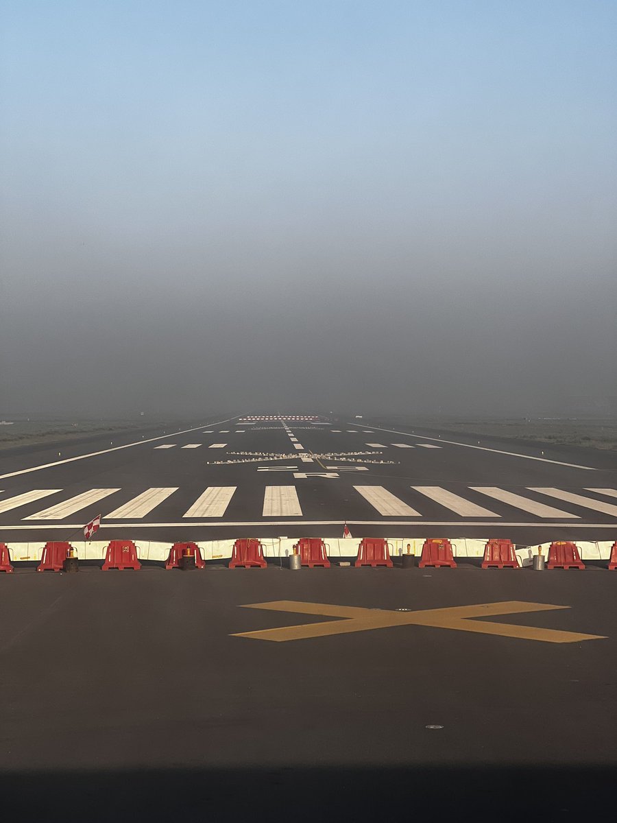 hasank2807's tweet photo. Another day, another amazing flight #VTPPT. @airvistara @airindiain . Also, can’t wait for RWY 29R to start. https://t.co/4ovtjC9ie4