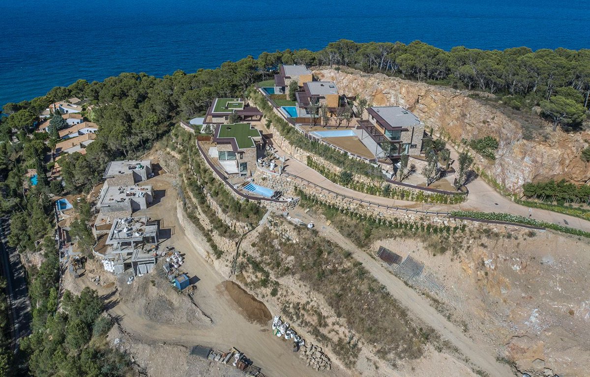 Això es S Antiga a Begur. Fins quan politics i lleis que afavoreixen  la destrucció sistemàtica del nostre entorn per construir habitatges de luxe a paratges requalificats?<a href="/SosCostaBrava/">SOS Costa Brava 🌊🌊 #ProuCimentMésPinedes</a> <a href="/SOSAiguafreda/">Salvem Begur</a> <a href="/AjBegur/">Ajuntament de Begur</a>