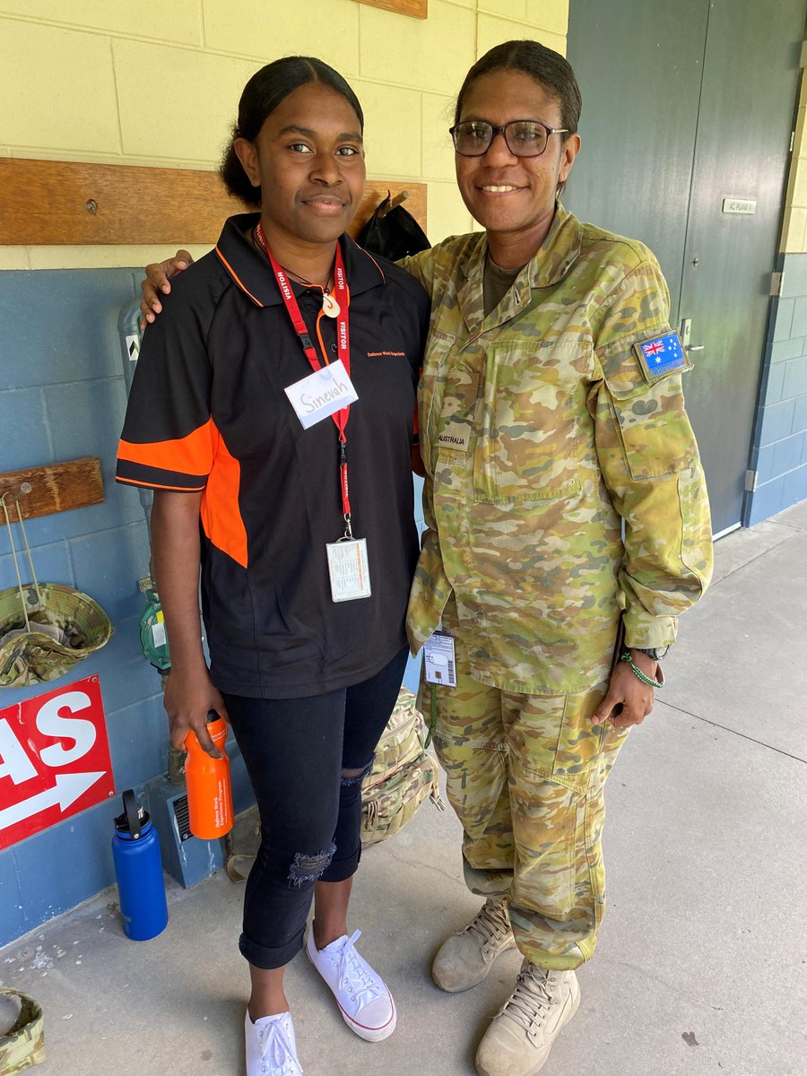 DefenceAust's tweet photo. A group of Cairns high school students enjoyed a taste of #AusArmy life during the first Defence Work Experience Program placement with the 51st Battalion, Far North Queensland Regiment. 👏

📖https://t.co/AzOTkh7CsF #YourADF https://t.co/RRXs3jC8e0