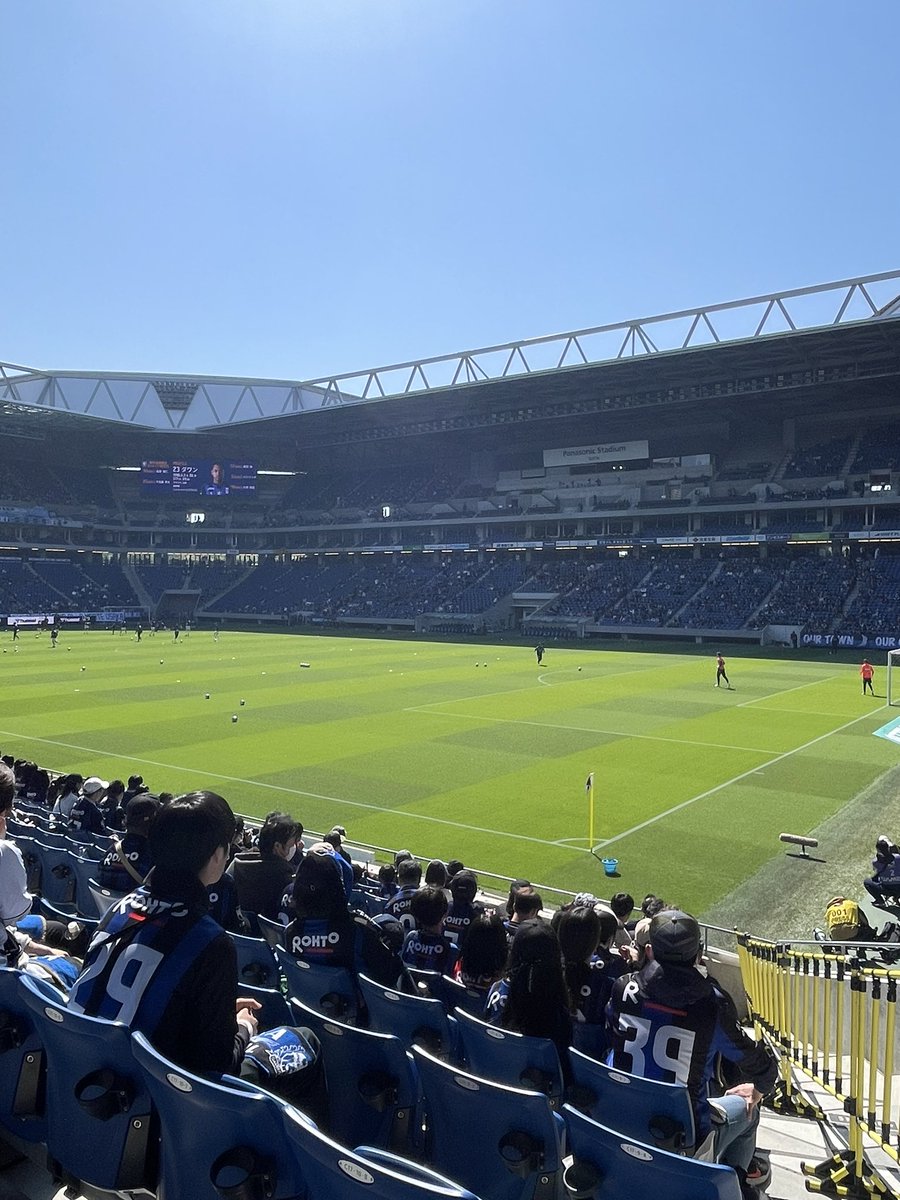 GolfSanshi's tweet photo. 今日はティーグランドではなく、綺麗な芝生！！
#ガンバ大阪 
#ゴルフじゃない日もある https://t.co/WRJT45ZSd9