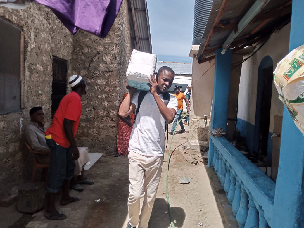 MohaJichoPevu's tweet photo. The 2023 Ramadhan Food Drive by @MoAliFoundation is keen on supporting as many orphanages in Mombasa as Allah wills. Today, our team delivered food items to Janatul Firdaus Orphanage in Bofu Ward, Likoni. https://t.co/YNIFxIE35W