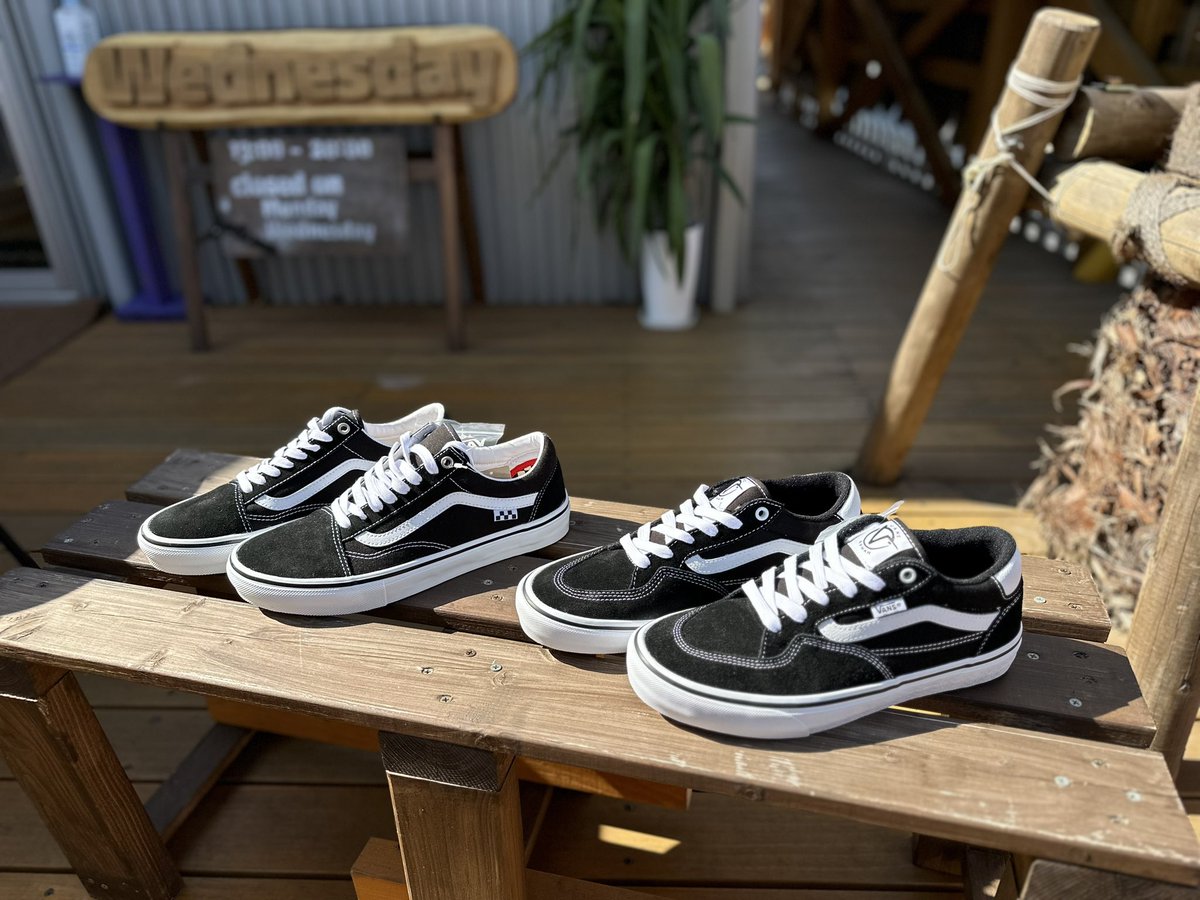 👟vans👟

左
・OLD SKOOL[¥10450]
size(27.5cm)

右
・ROWAN PRO[¥11000]
size(27cm)

#wednesdayskateboardshop
#skateboardshop
#skateboard 
#localshop
#vansoldskool 
#vansrowanpro 
#千葉
#成田

@vansskate