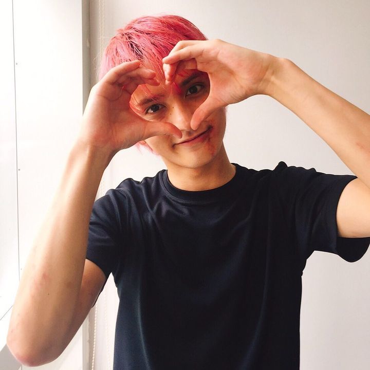 luckiestfujoshi's tweet image. Does anyone else think pink hair strangely suits him? A thread of #SetoToshiki as #Fuuta in #FakeAffair a.k.a. #GisouFurin (2019)
