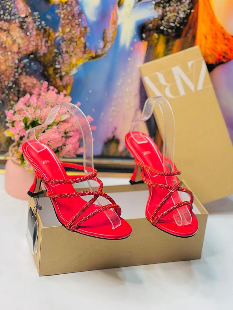 amiqs__place's tweet image. Available in sizes 37-42. Perfect for that casual or chic look. 

Going for N13,000 until after Eid 

#Eid2023 #sales 
#lagosshopping #OnlineBusiness