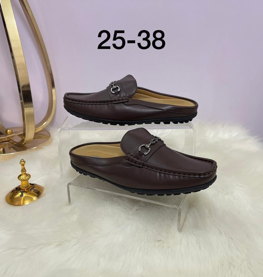 AbdullahiNabil1's tweet photo. 🌹JINERDER HALF-SHOE🌹
       FOR KIDS
                🏷️ N11,000

      SIZES: 25,26,27,28,29,30
     30,31,32,33,34,35,36,37,38 https://t.co/GioPEizlCX