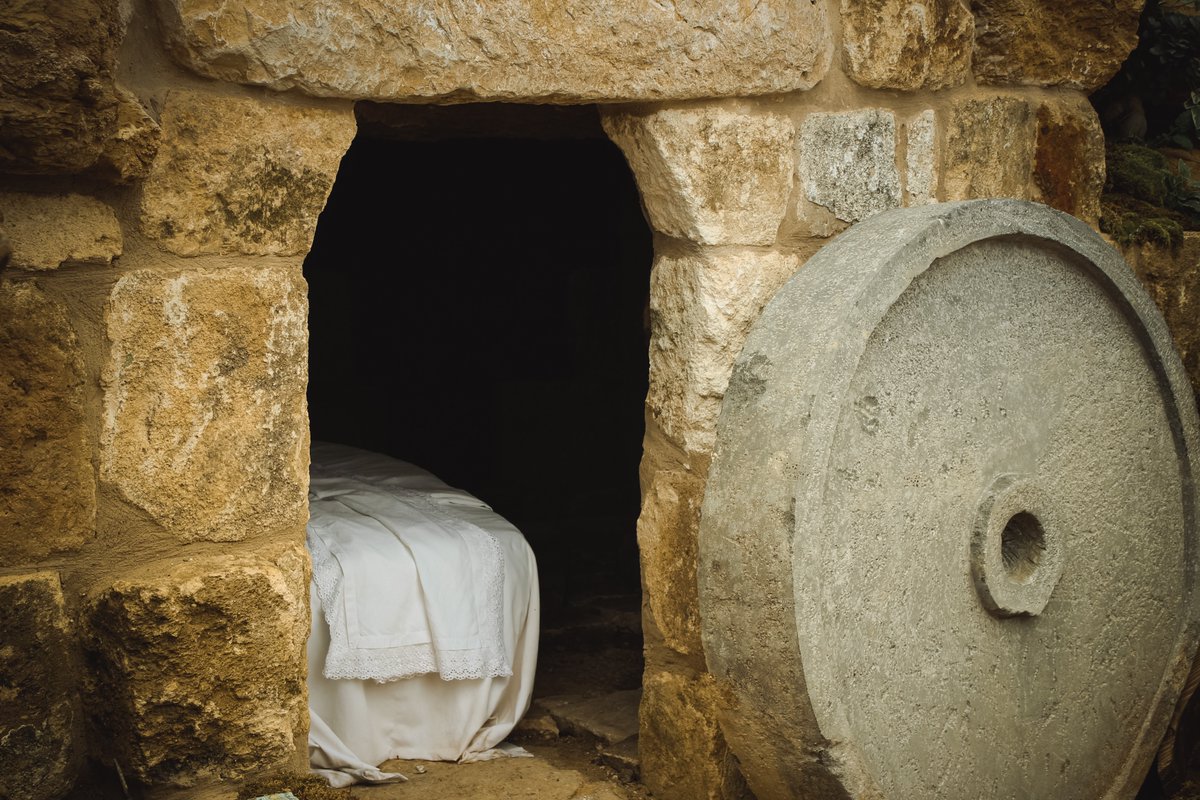 RickdaVic's tweet photo. Easter morning, and we see it: sin undone, death defeated, Satan routed, God revealed, humanity liberated, earth reborn, heaven opened, joy unleashed, love unknown. So sing and rejoice: for Christ is risen! Happy Easter everyone! https://t.co/aZVaYOFfwg