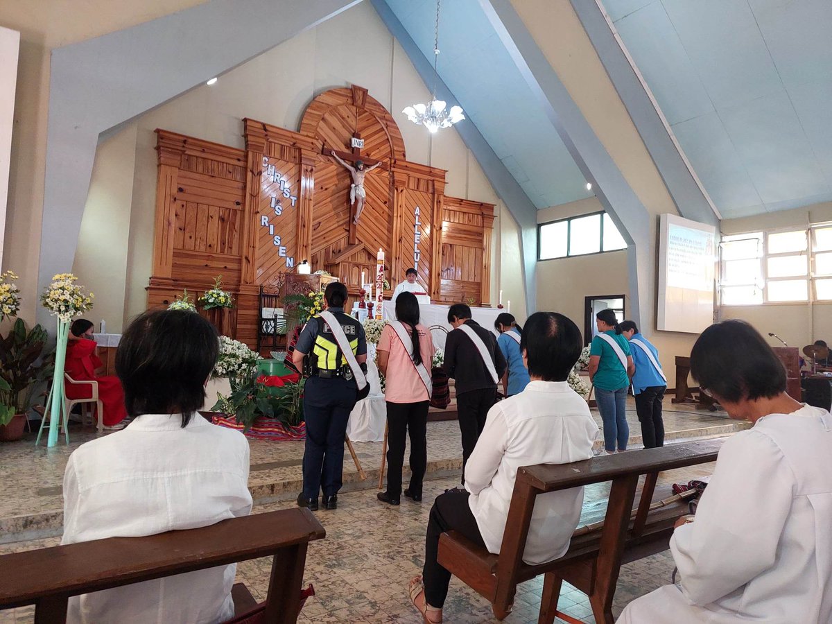PNPKapanganMPS's tweet photo. ᕼᗩᑭᑭY EᗩᔕTEᖇ💜💜!
@Saint Michael the Archangel Parish Church ,Labueg, Kapangan,Benguet.
#MakaDiyos
#lifeisbeautiful
#KaligtasanNyoSagotKo
#TulongTulongTayo
#MKKequalsK
#PNPKakampiNyo https://t.co/FdMR7anlu4