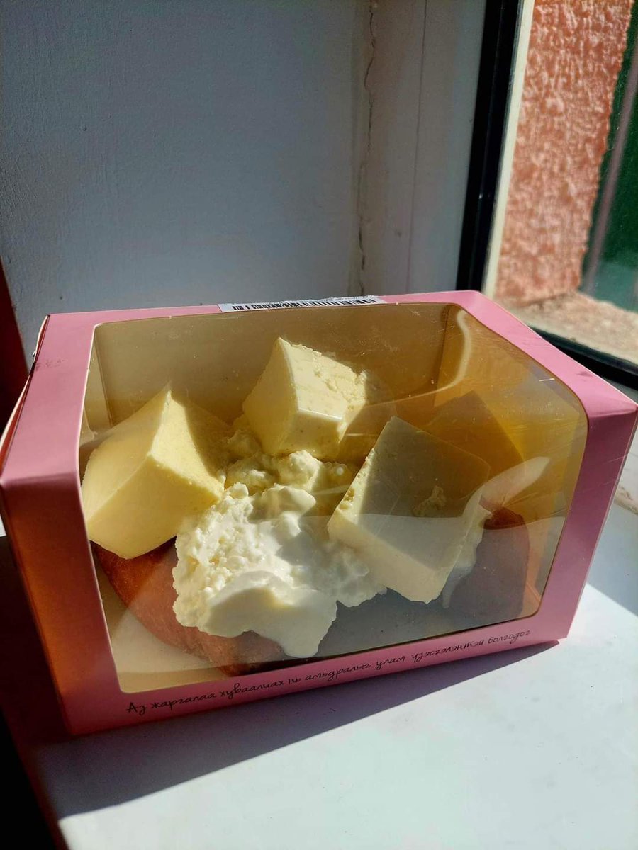 Дундговьд байдаг Анд кофе шопт амттан нь халуун боорцог, шинэ өрөм, уураг гэнээ.
Монгол соёлоо эдүгээчлэх санаачлага үнэхээр дутаж бнаа. Охин надаас монголын urban соёлыг бүтээсэн жишээ бнуу? гэж асуухад хэлэх үг олдоогүй.Жнэ ямар гоё юм бэ!