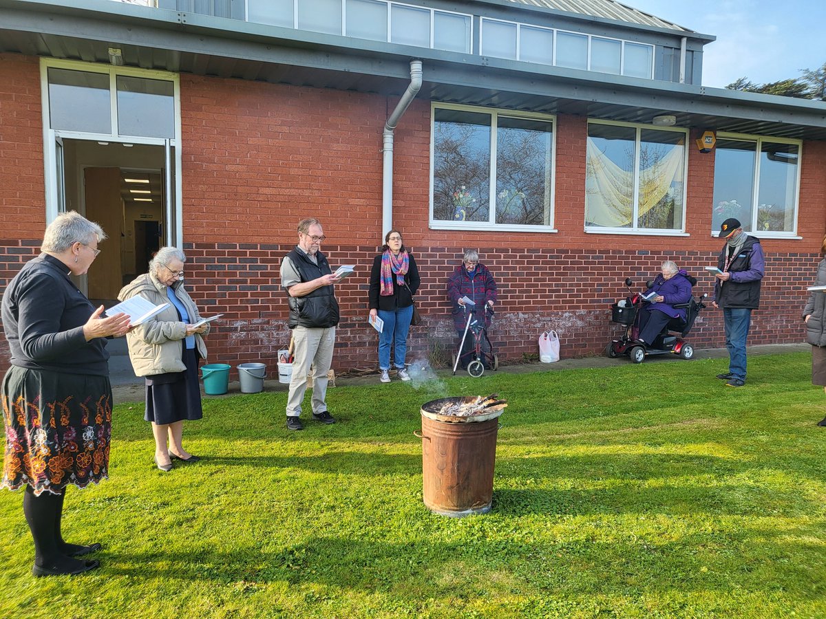 allsaintsoxhey's tweet image. Wonderful to be joined by all the churches in South Oxhey and Carpenders Park to celebrate the risen Lord.
If you missed it, come along at 10.30am for our Easter Holy Communion Service.