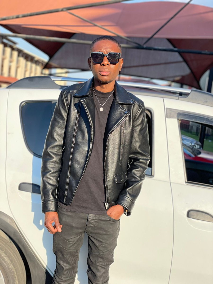 Nqabeni1's tweet photo. @ZammaK__ wasn't capping.  Black is an amazing colour. ♠️ https://t.co/AlmeLoQLqR