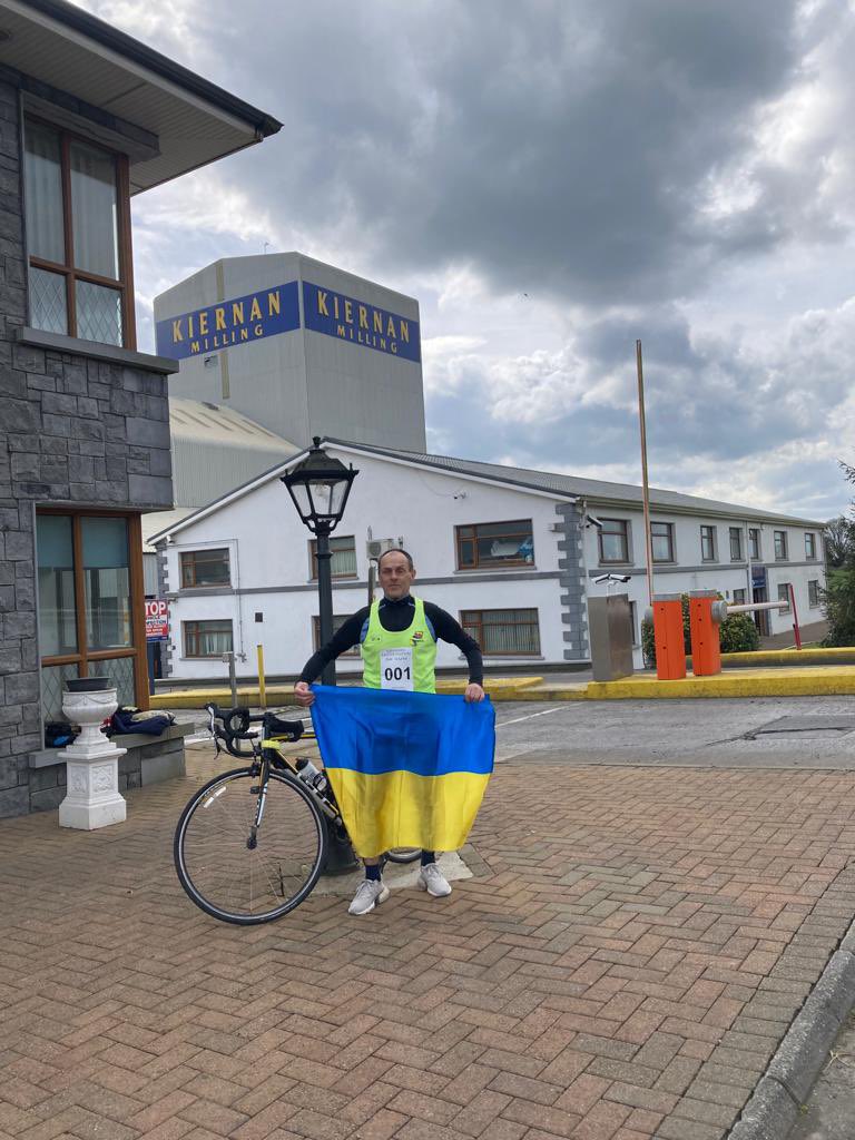 Kiernan Milling hosted the starting point of the Granard Easter Festival 5 km run yesterday .
Great to meet everyone ,especially this amazing man who cycled all over Europe before he had to leave Ukraine due to the war .@KiernanMilling @GranardGAA @GranardMotte @SHPSGranard