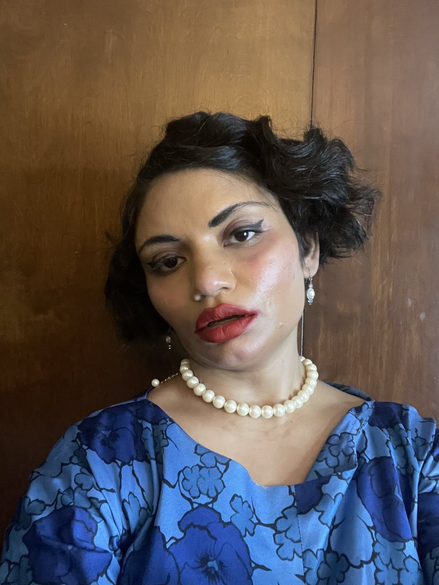 RitaPrakash5's tweet image. Tell me mirror mirror on the wall?? Do I look the same?

#pinup #pinupmakeup #1950smakeup