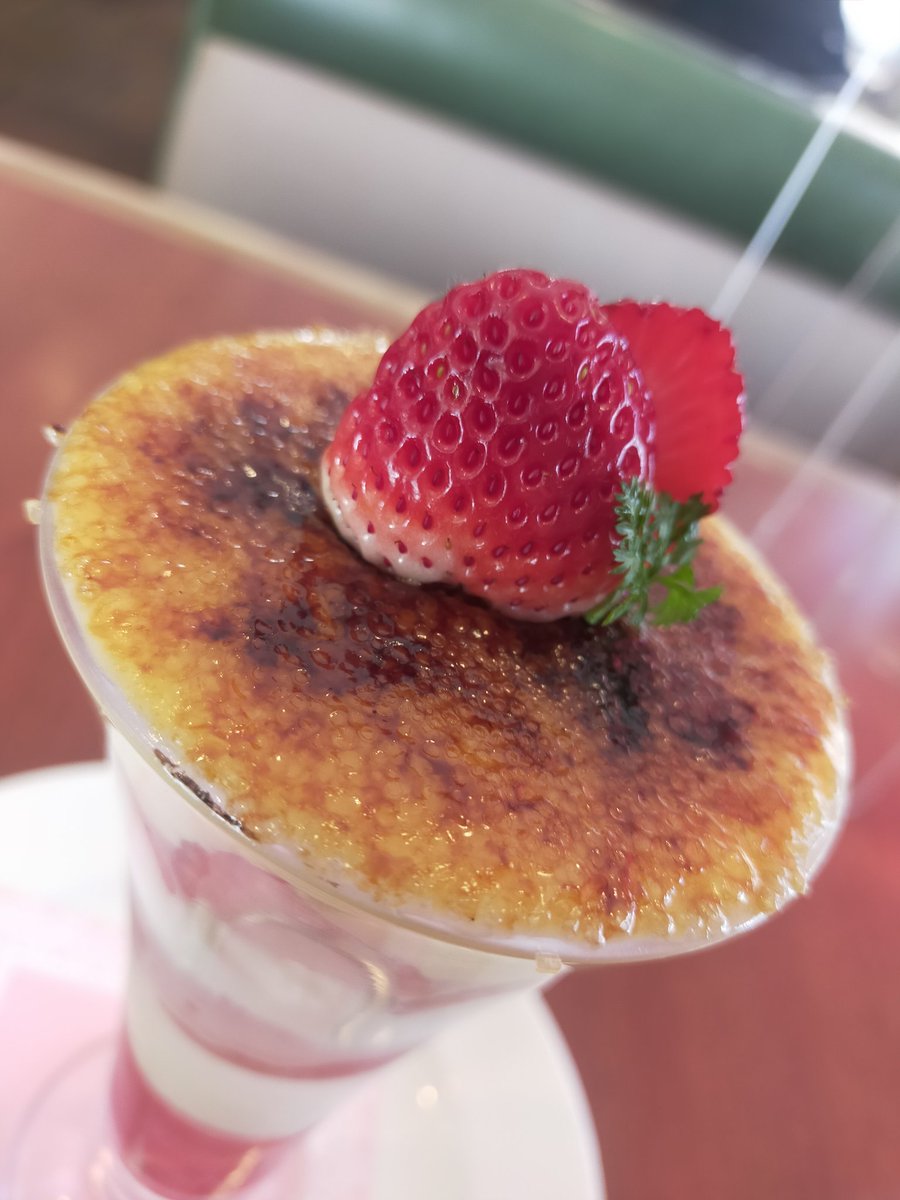 nyorosuke2015's tweet photo. 散歩してパフェ食べてきた https://t.co/DGDZ0HN910