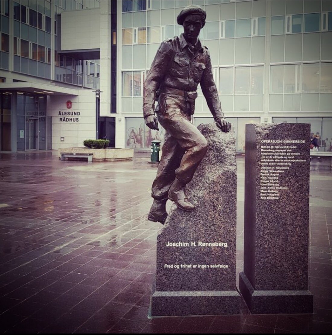 sjakhaaheim's tweet photo. 🇳🇴Vi må aldri glemme. Vår frihet er ikke gratis, og ingen naturgitt selvfølge.
#aldrimer9april #forsvarsvilje #fredsskader https://t.co/9wO07urPvg