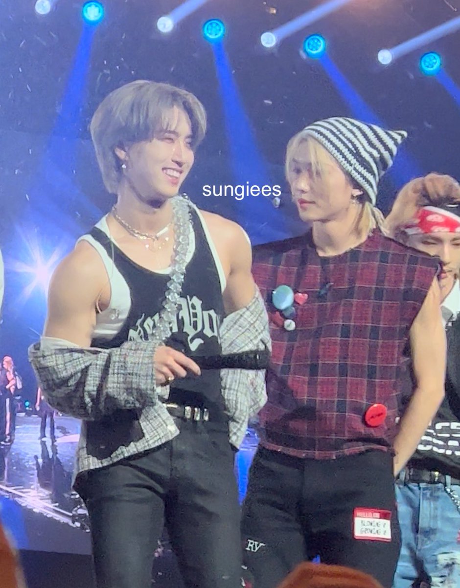 sungiees's tweet photo. here is finally the jisung arm content https://t.co/xfVtMoE7iB