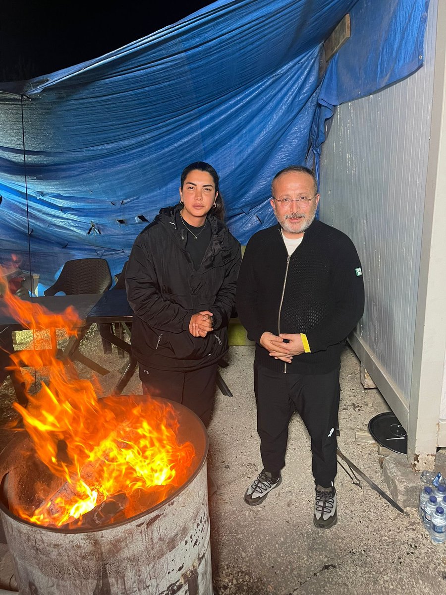 O VALİ HATAY’DAN AYRILIYOR

Türkiye onu kanser tedavisi gördüğü halde Hatay’da görev yapan koordinatör vali olarak tanıdı. Denizli 

Valisi <a href="/alifuatatiktr/">Ali Fuat Atik</a>…

Sn. Vali ameliyat olacak. Bu yüzden 63 gün sonra Hatay’a veda ediyor
Son akşamında beraberdik yine 
Haber hazırladık…