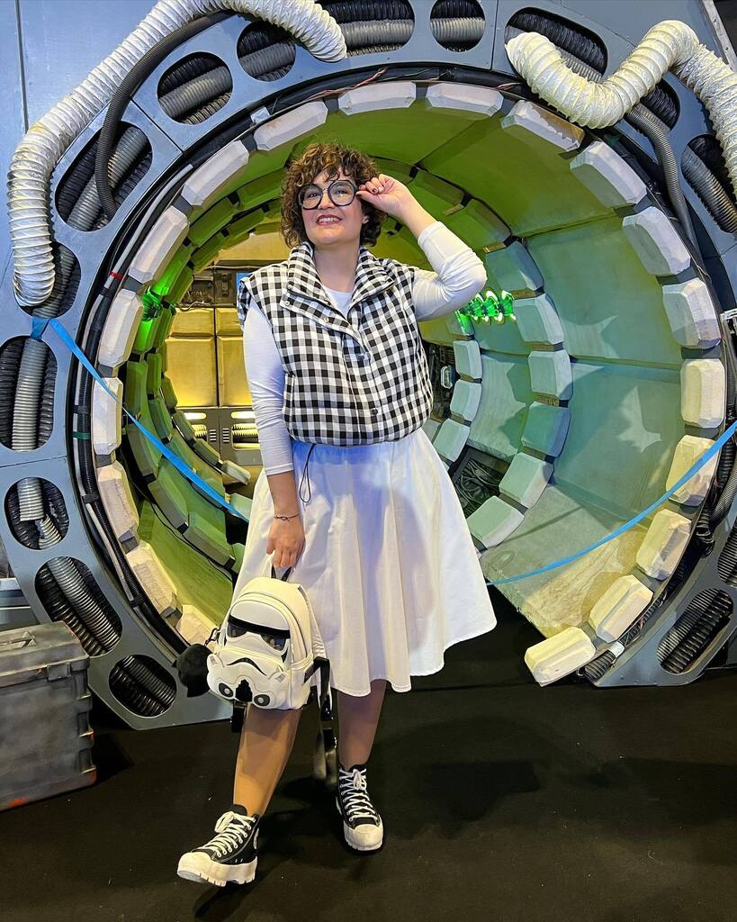 DisneyGeeks_es's tweet photo. 💫STAR WARS CELEBRATION DAY 2 💫
Saturday in 10 pictures - first time in the main stage, free goodies, pics with amazing cosplayers and great props, the Return of the Jedi legends and Harrison Ford’s message 🥰
.
.
El segundo día en momentos: conseguimo… https://t.co/FtBz7Sa0Hm https://t.co/vCGyBTQZGR