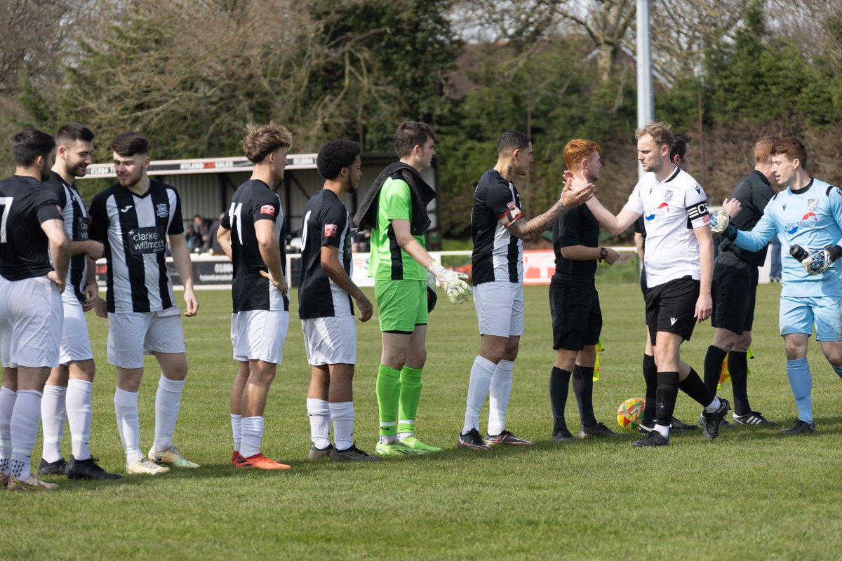 sholingfc's tweet photo. 📸 Some brilliant photos of yesterday's win at @WillandRovers courtesy of @EspieJaz 

Full Gallery on our Facebook page : https://t.co/yKNYMMKcfT

#uptheboatmen ⚫️⚪️ https://t.co/b8r1uBVm3e