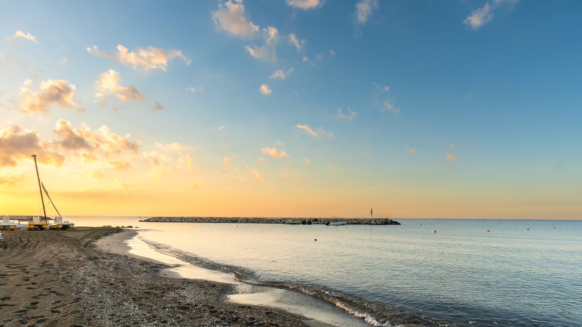 LordosBeach's tweet image. One day you will be at the place you always wanted to be. Get up early enough to watch the sunrise. Enjoy the beautiful colors and the peaceful time of day.

lordosbeach.com.cy

#lordosbeachhotelandspa #spectacularview #sunrise #peacefulmoment #larnaka #cyprus #hotel