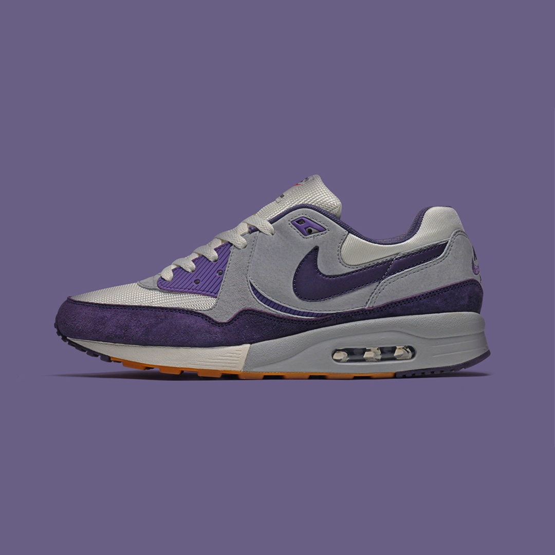 sizeofficial's tweet photo. Happy Easter! It's only right that we throw it back to this seasonal spectacle from 2013, the #AirMax Light '#Easter Edition' - ?exclusive 🐇 What's your favourite ever Easter-themed Nike release? Tap the link to read the full blog feature > https://t.co/7dCPWWcwPz #NikeHub https://t.co/9Ur6tF5sRe