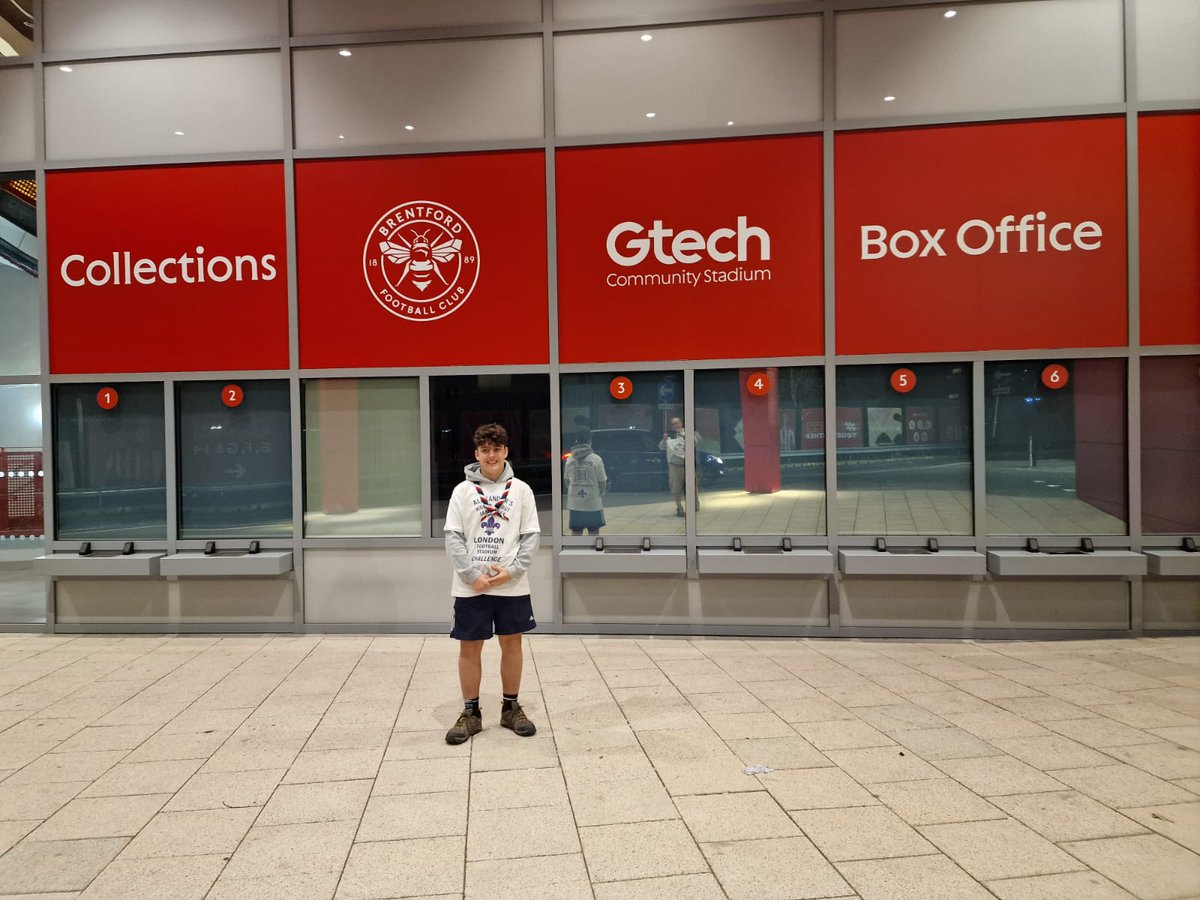 Mrs_Locky's tweet photo. It ended up being a late finish, but they made it!! @QPR @BrentfordFC @WatfordFC and finally arrived @wembleystadium just after midnight! 
They've raised over £700 so far but there's still time to chip in if you want to! https://t.co/HyYTjsG71e https://t.co/VGRtVR1LOA