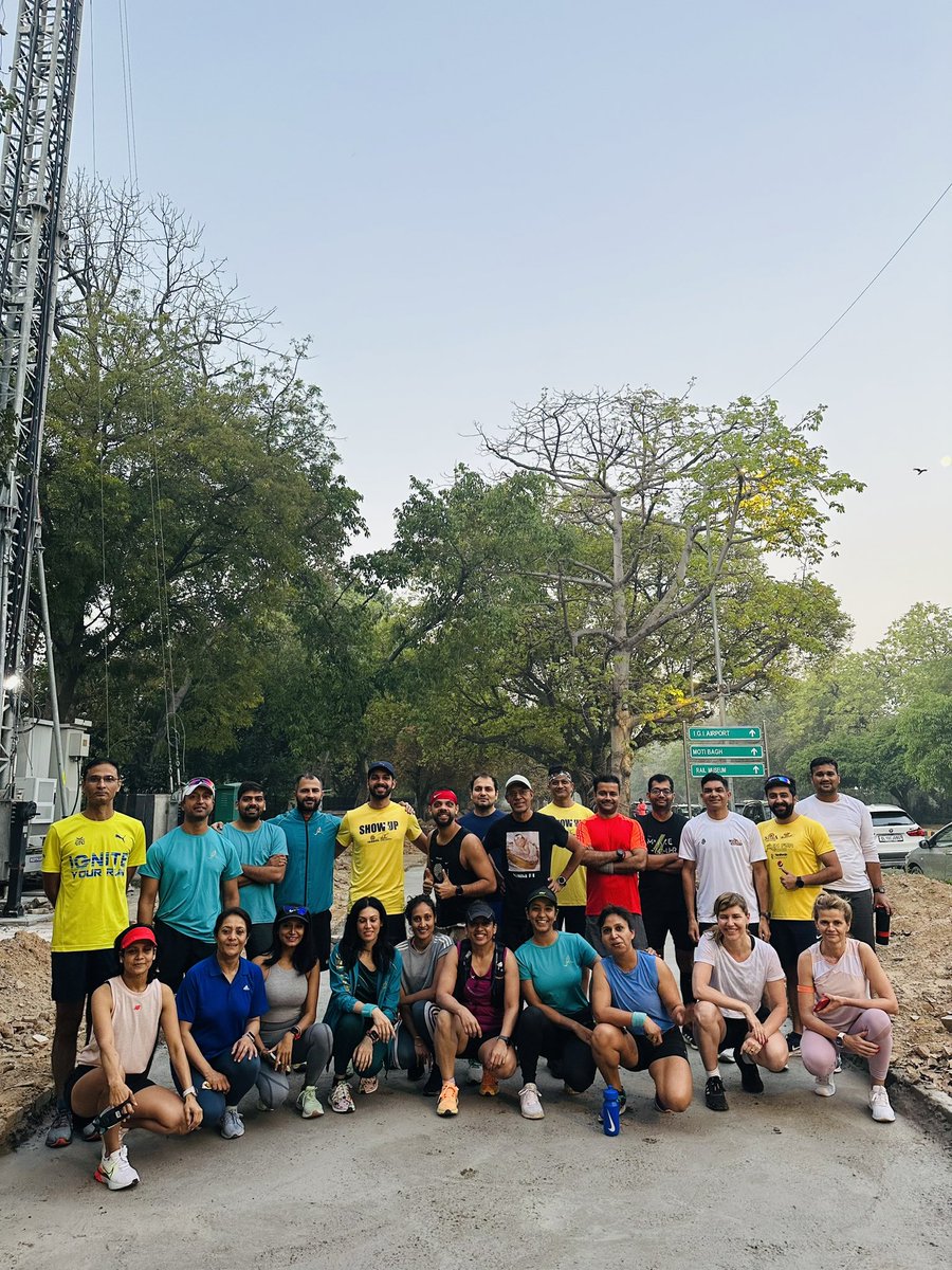 defaultrunner's tweet photo. My SUNDAY morning was better than yours !
And easy peasy lemon squeezy run with my tribe. What did you do this a.m ?
#tealtribe #runwithreeti #SundayMotivation #thedefaultrunner #powerofpositivity https://t.co/Lgwk1EYT7S