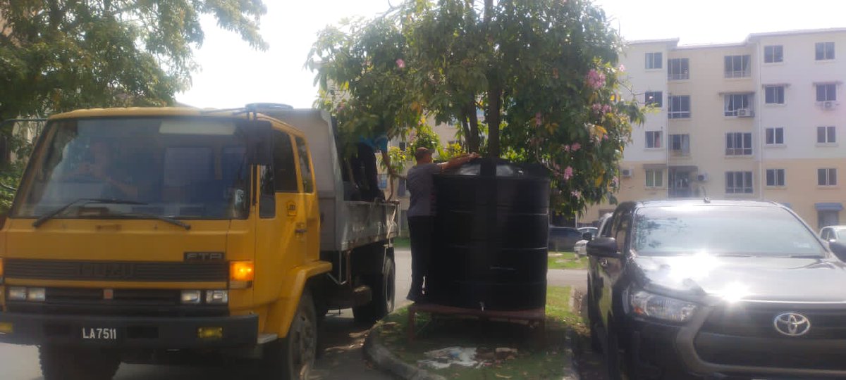 Gerak kerja bantuan keperluan air ke tangki satik dan dari rumah kerumah dan kawasan mengikut jaduan urutan ke kawasan yang terlibat gangguan air dikawasan daerah Wp.labuan 09.04.2023 (Ahad) 
 #jasakepadarakyat 
#ramadhan
<a href="/SuhaizadS/">Mejar (B) Ir Suhaizad Sulaiman</a> 
<a href="/RENOGK12/">RENO GK</a> 
<a href="/JKR_CKM/">JKR CAW. KEJ. MEKANIKAL</a> 
<a href="/kcombat76/">Nordin KCombat76</a>